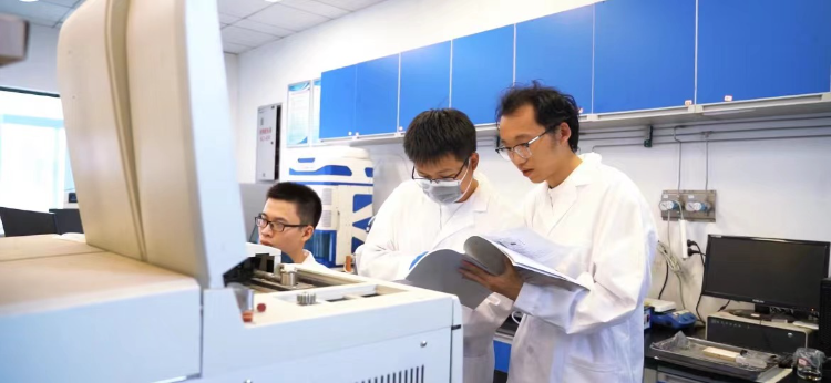 實(shí)驗(yàn)室里看未來(lái)丨一塊電池 帶來(lái)無(wú)限可能!