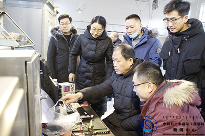 我院與內(nèi)蒙古自治區(qū)水利水電勘測設(shè)計院合作開展&ldquo;泄水建筑物事故閘門不同底緣型式的水動力特性研究&rdquo;水工模型試驗課題研究