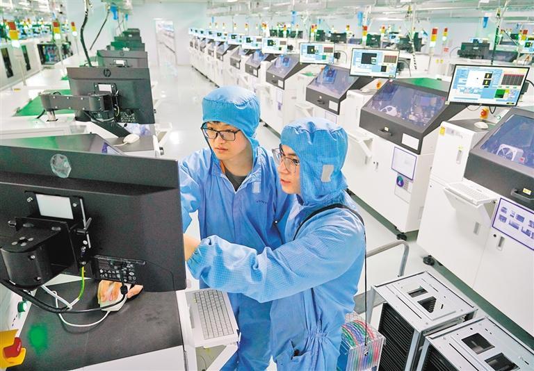 沿著總書記的足跡逐光前行——南昌LED產(chǎn)業(yè)發(fā)展掠影